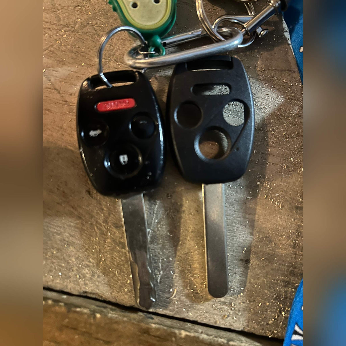 Worn Honda 4-button key next to a new replacement shell, before and after comparison