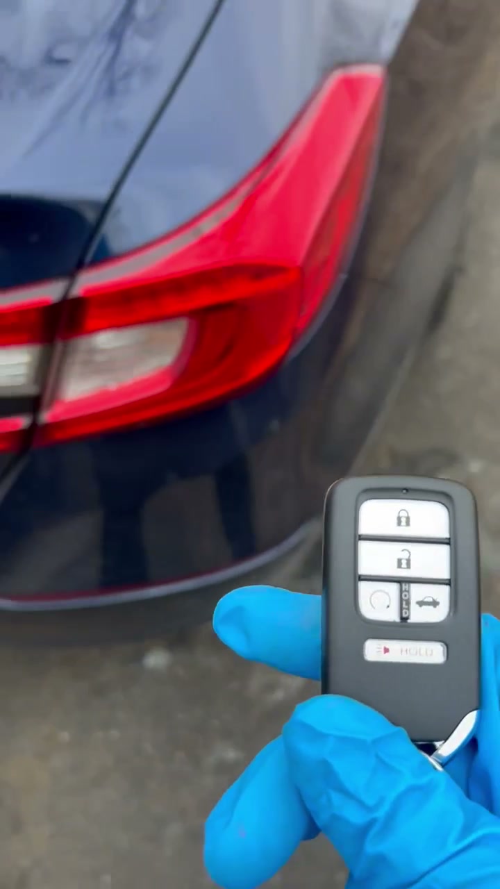 Demo of remote start using the Honda Accord and Insight 5-button smart key CWTWB1G0090